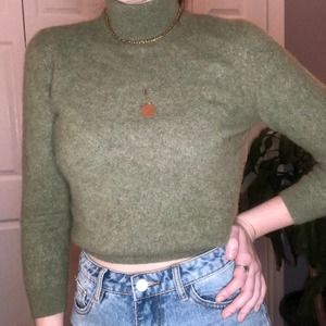 100% cashmere green turtleneck